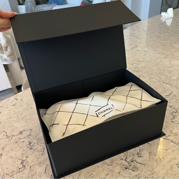 Chanel medium classic flap Lambskin handbag - Picture 3 of 16